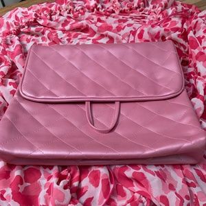 Signature Club A Quilted Travel Accessory